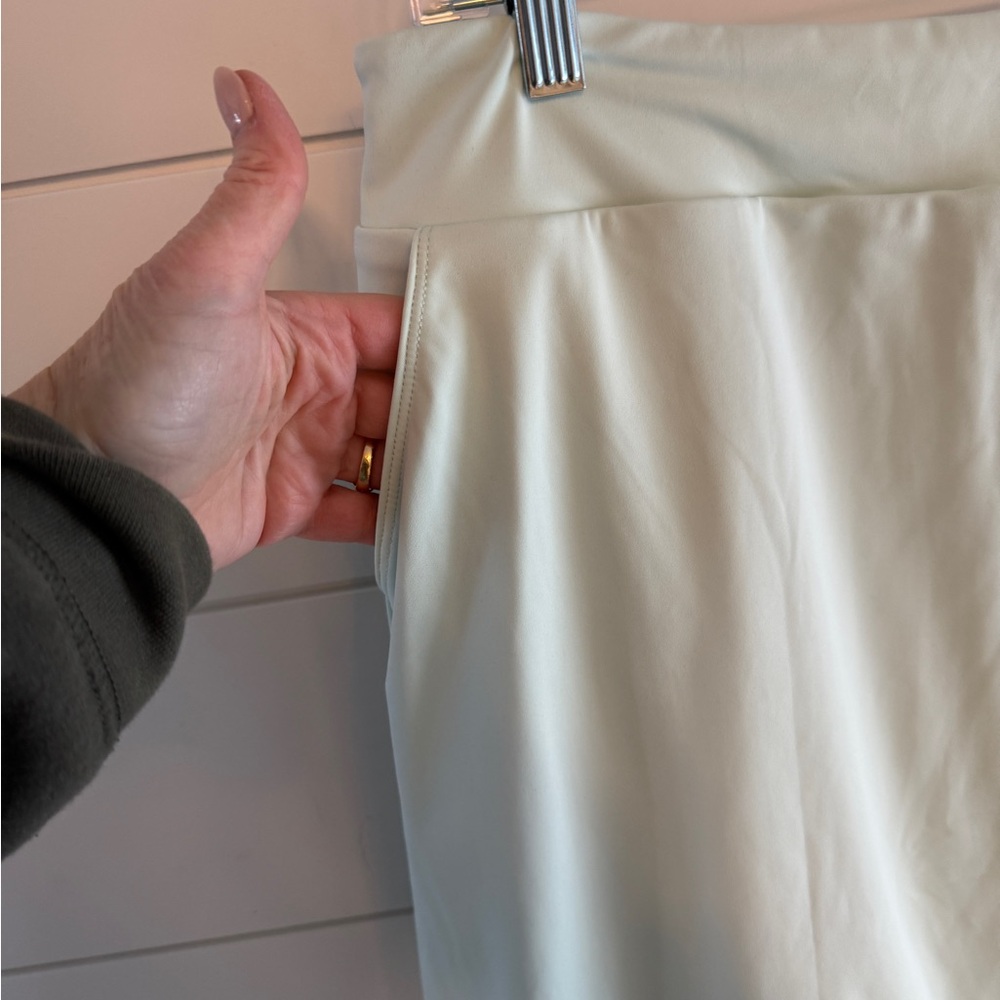 Acesgolf Mint Green 19” Golf Skirt, Size Large - Picture 2 of 7
